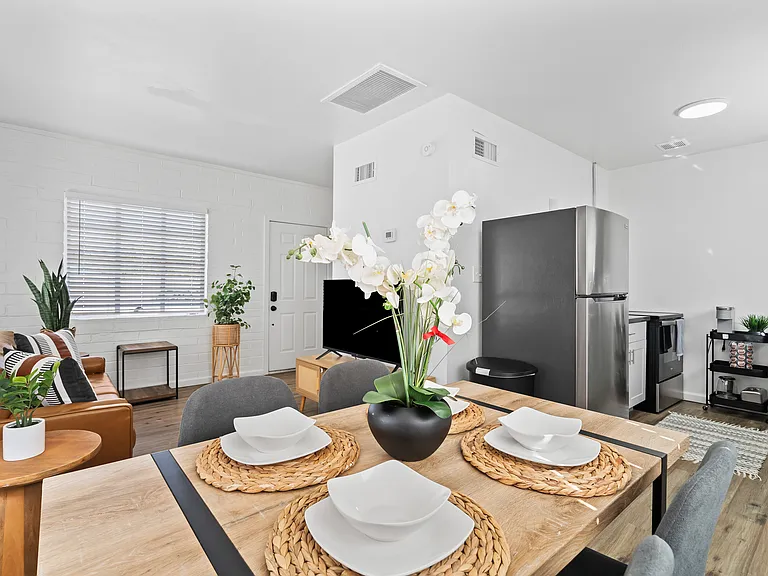 1627 N Bryant Ave #C — Photo 21