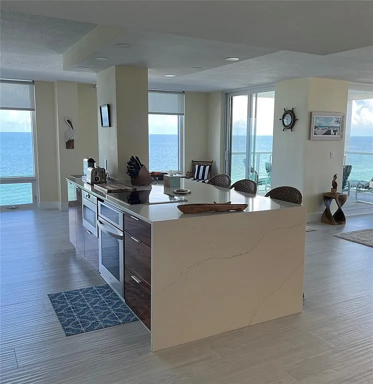 2425 Gulf Of Mexico Dr — Photo 3