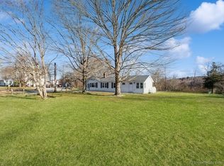 42 Railroad Ave, Chester, CT 06412