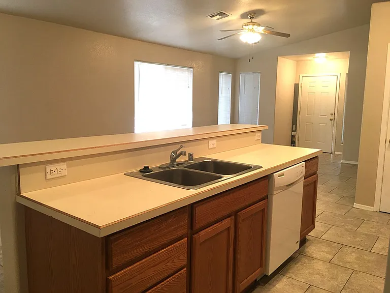 9815 S Phoenix Dr — Photo 6