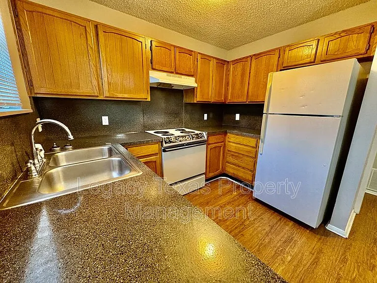 1407 Courtney Pl #B — Photo 11