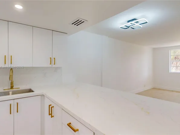 1333 E Hallandale Beach Blvd APT 326, Hallandale, FL 33009