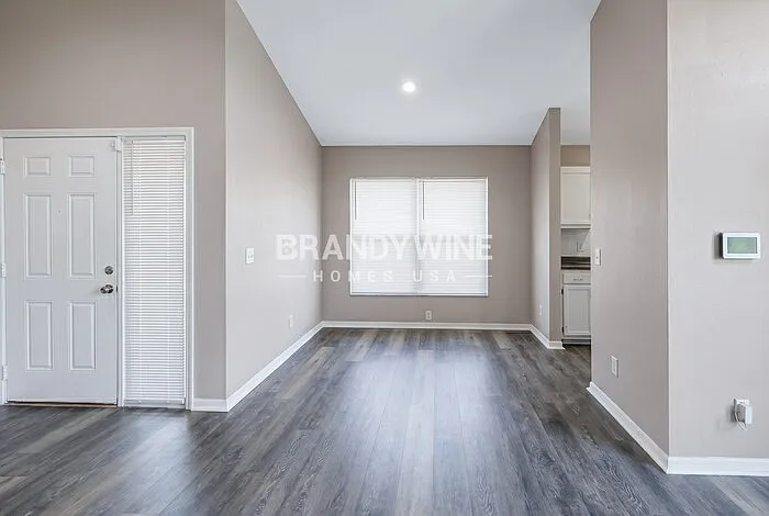 2406 S Lake Ave — Photo 5