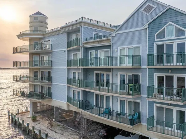 1 Dock St Unit 203, Crisfield, MD 21817