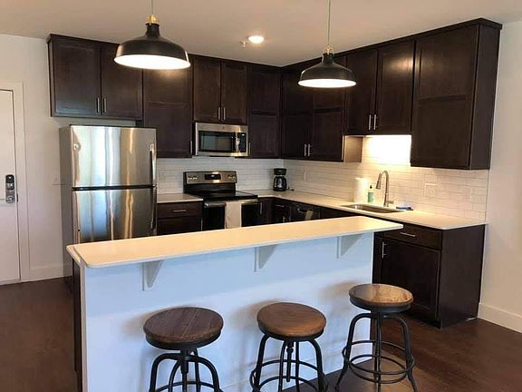 3rd image of 517 SW B St APT 306