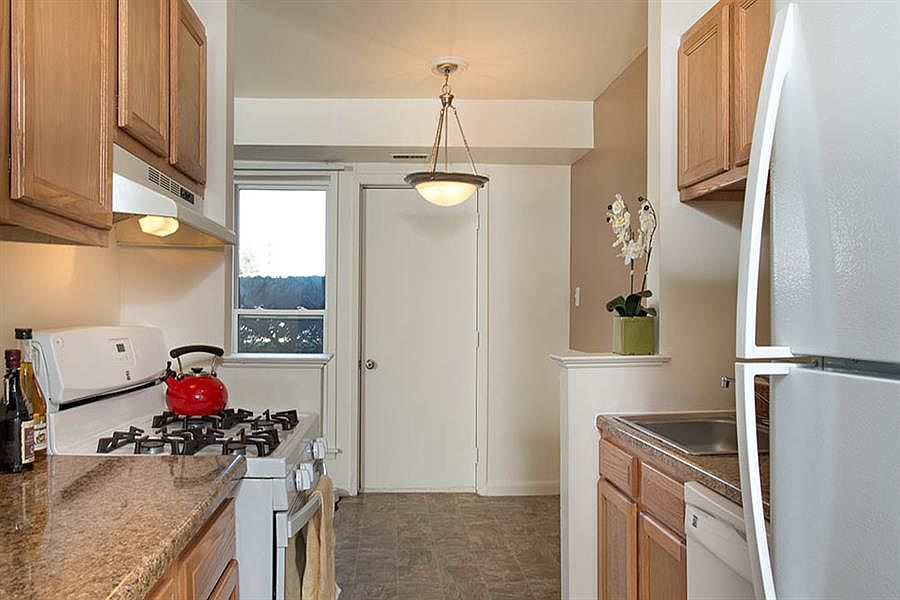 Hillcrest Village Apartment Homes 1515 Hillside Ave Niskayuna NY Zillow