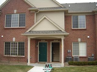 45513 Hidden View Ct, Utica, MI