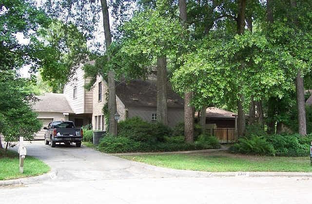 1st image of 2307 Parkdale Dr