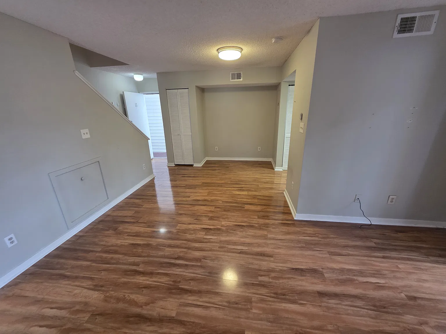 2 bed, 1.5 bath, 828 sqft, $1,600 — Photo 4