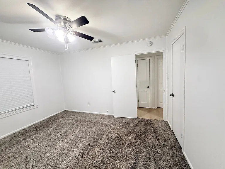 1121 N Chenango St — Photo 13