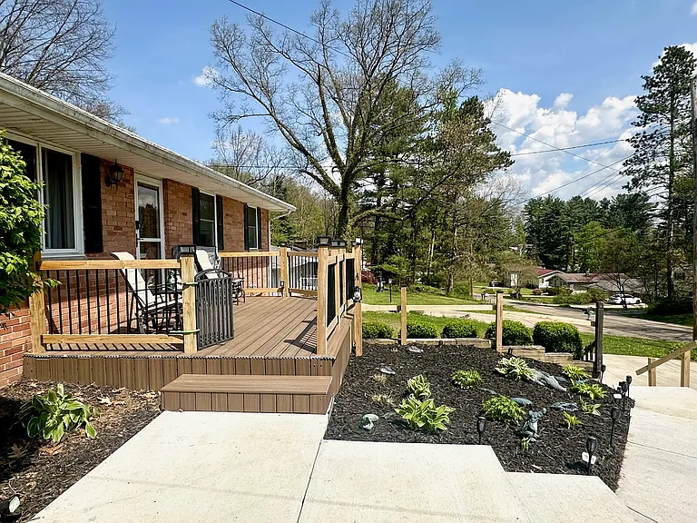 3840 N Glenridge Rd — Photo 2
