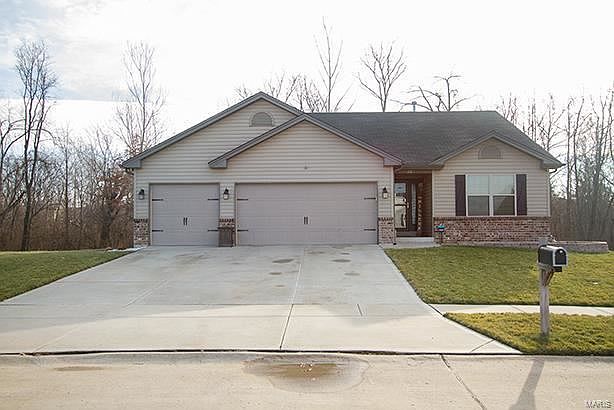 1st image of 216 Plymouth Dr