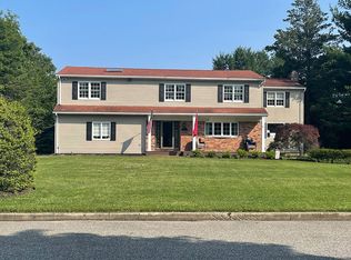 7 Piper Ct, Saint James, NY 11780