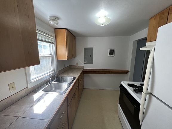 3rd image of 318 E 15th Ave