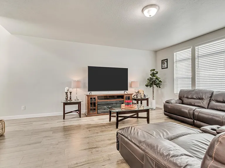 8136 S 5910 W — Photo 10