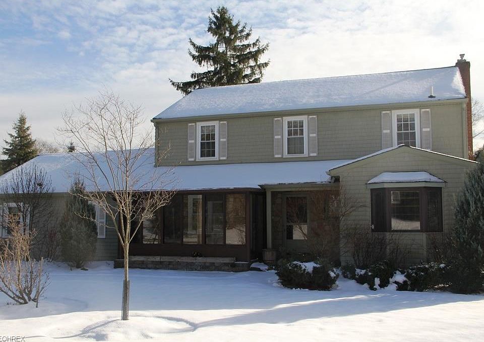 1st image of 210 Willow Ln