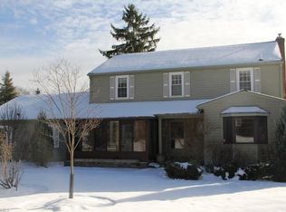 210 Willow Ln, Chagrin Falls, OH