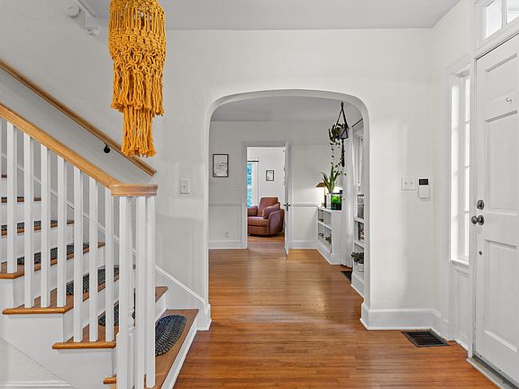 5th image of 215 N Seminole Dr
