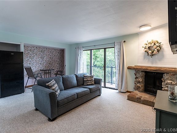 3rd image of 804 Manor Cir #C