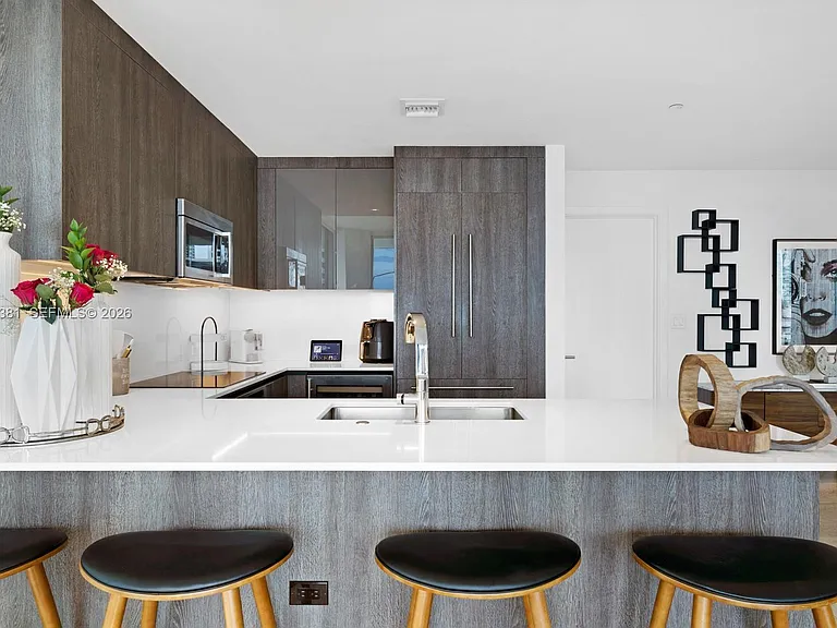 88 SW 7th St #1401 — Photo 9