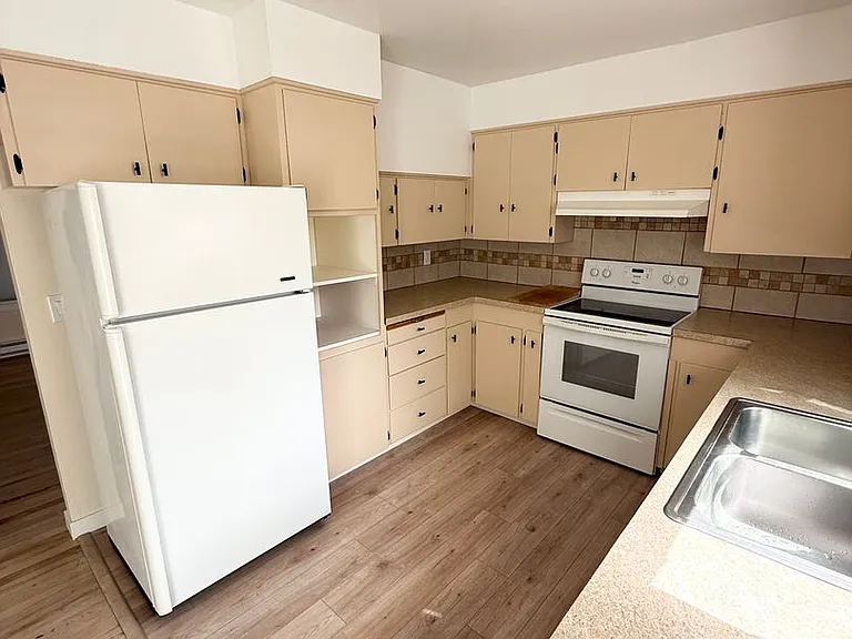 529 NE 113th Ave — Photo 4