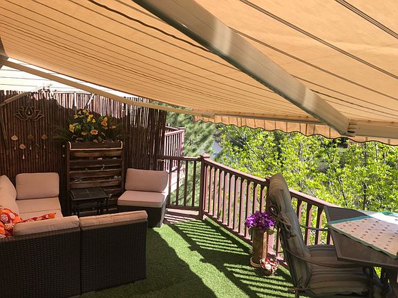 Upper deck, awning extended