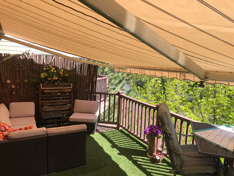 Upper deck, awning extended