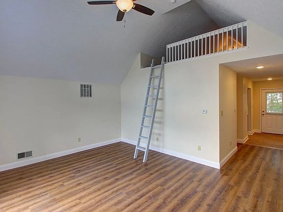 3rd image of 3335 E Covenanter Dr