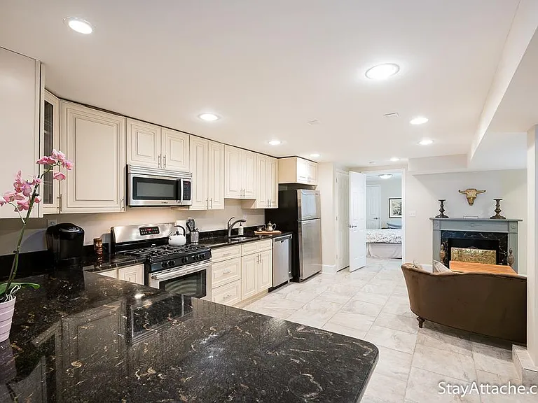 723 5th St NE #1 — Photo 5