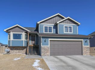 708 Camp Davis Cir, Evansville, WY 82636