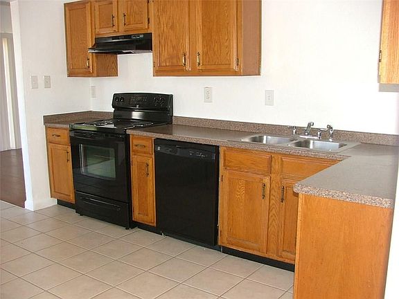 4th image of 406 Weaver St