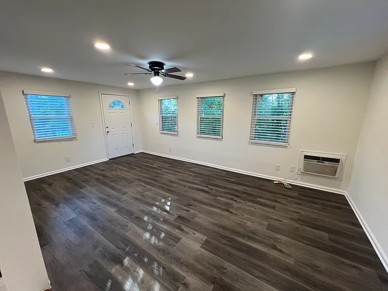 1318 Lincoln Woods Dr — Photo 10