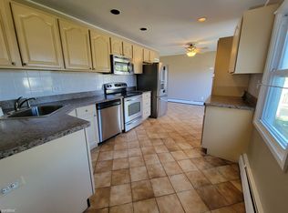 16 Butternut Ln, Levittown, NY 11756