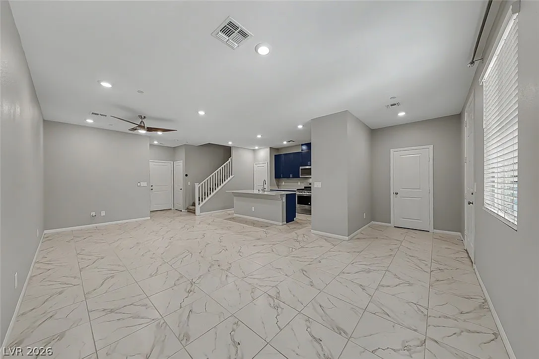 3 bed, 2.5 bath, 1598 sqft, $2,100 — Photo 4
