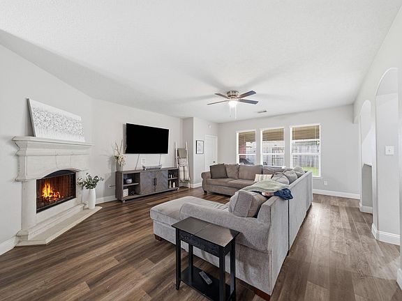 3rd image of 5315 Silver Oak Dr