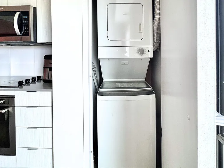 105 Champagne Ave S #1706 — Photo 18