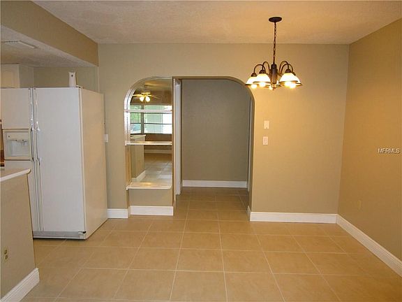 5th image of 874 Dolphin Ave