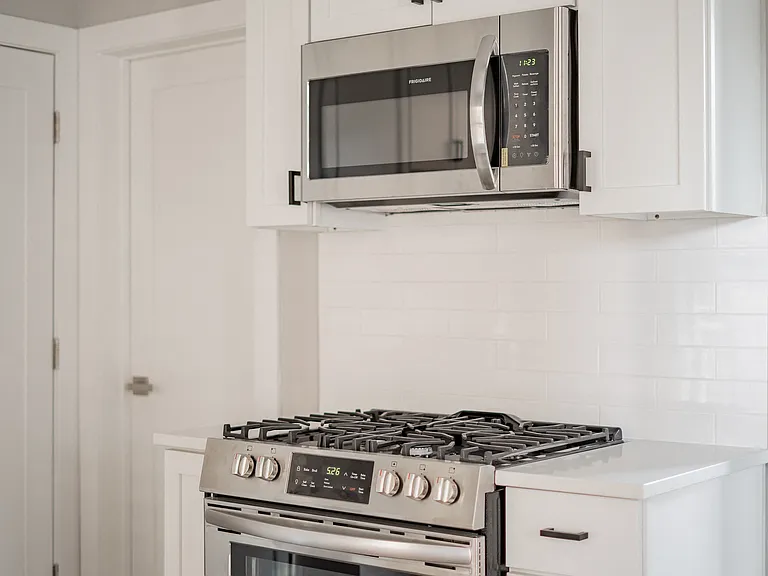 1472 W Erie Street — Photo 20