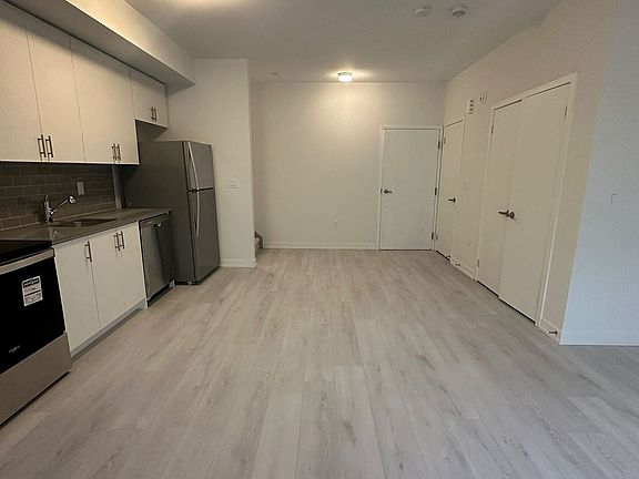 3rd image of 3409 Ridgeway Dr #32