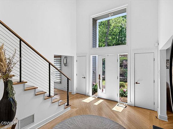 5th image of 75 Oakwood Dr
