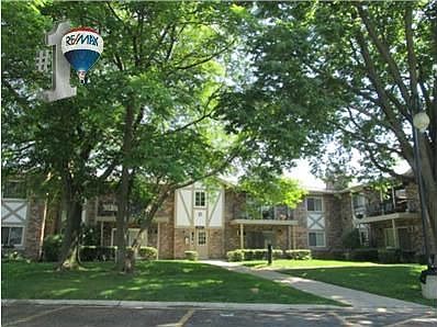 1st image of 9S125 Lake Dr APT 107