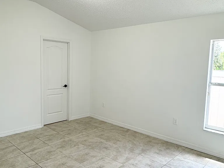 5804 Mariposa Cove Ln — Photo 3