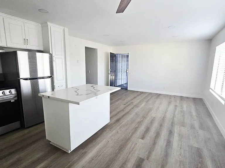 1065 Coronado Ave #203 — Photo 2