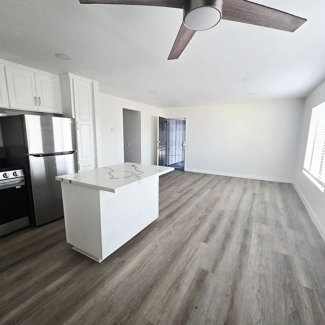 Building Photo - 1065 Coronado Ave #203