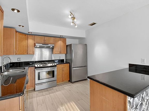5th image of 1606 NE 15th Avenue #1606