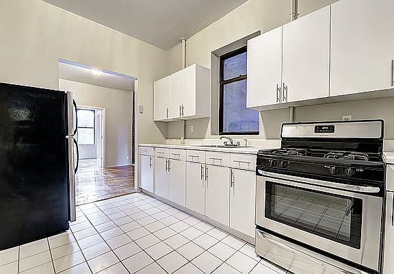2nd image of 233 E 77th St APT 14