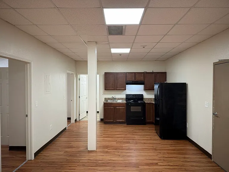 413 Devonia St #402 — Photo 2