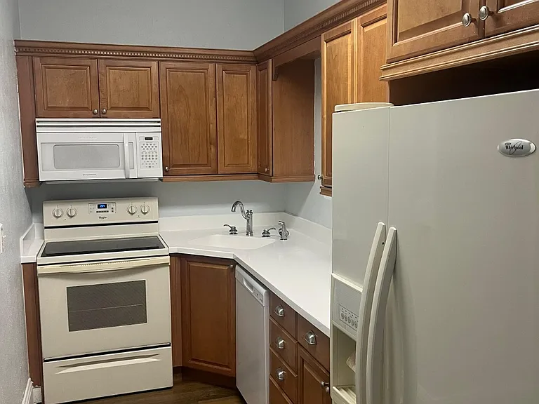 126 Mendoza Ave #12 — Photo 6