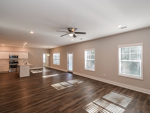 3rd image of 67 Greyfield Dr