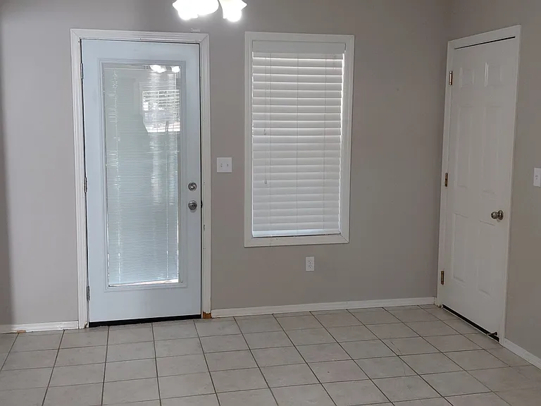 270 Eagle Dr — Photo 3